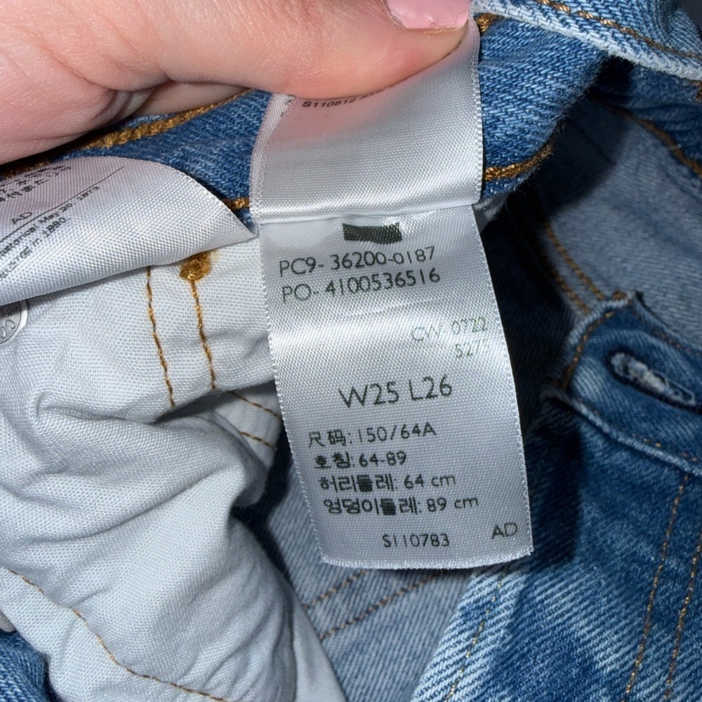 Levi’s Women’s 501 Original Fit Distressed Denim Jeans Size 25 Length 26 - Picture 4 of 8